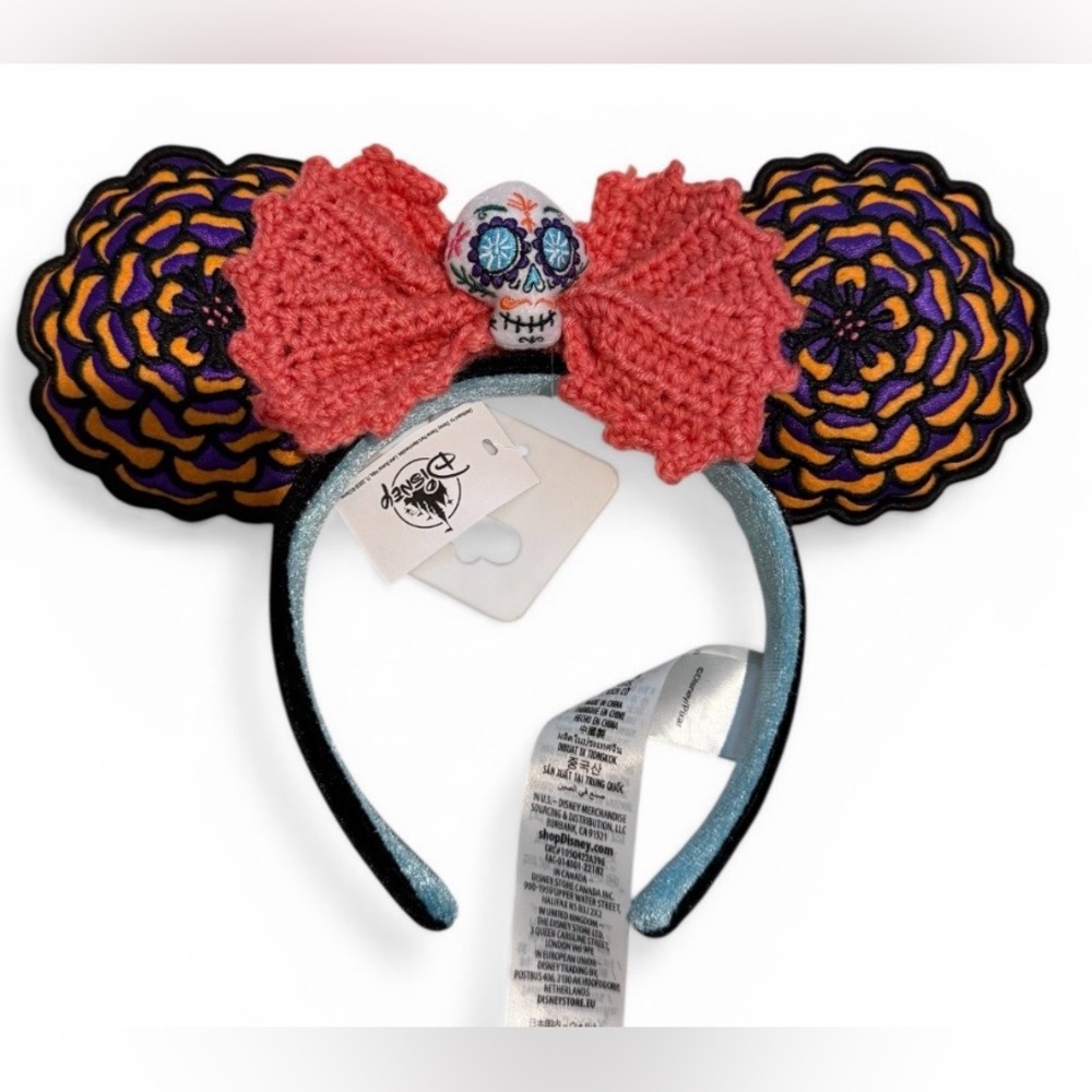 Disney Parks Coco Bow and Skull
Dia De los Muertos crochet
Headband Ears NWT
